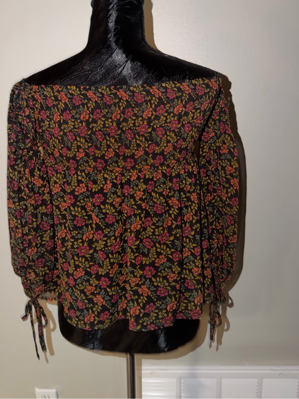 American Eagle Outfitters M Black Floral Off Shoulder Smock Top